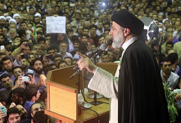 کلید حل مشکلات کشور در دست جوانان و ملت است/ مردم از دولت اقدام و عمل می خواهند/ دوره حرف‌درمانی گذشته است