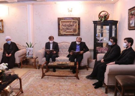 استاندار گیلان با خانواده مرحوم حجت‌الاسلام احمدی‌ادیب دیدار کرد