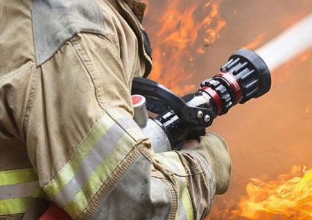 حریق پنج باب مغازه در رشت مهار شد