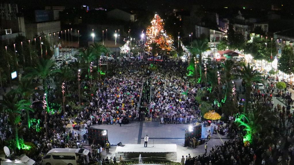 اجتماع بزرگ ۱۰ هزار نفری رضویون در پیاده راه فرهنگی رشت