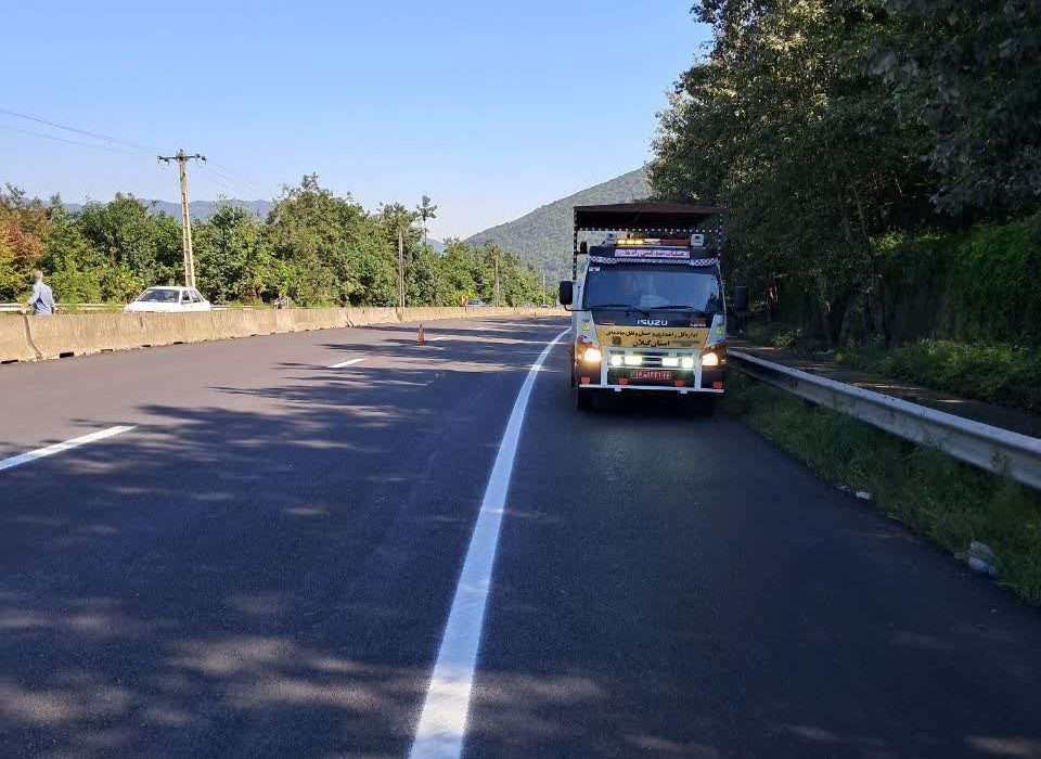 آغاز عملیات خط کشی محورهای مواصلاتی استان گیلان