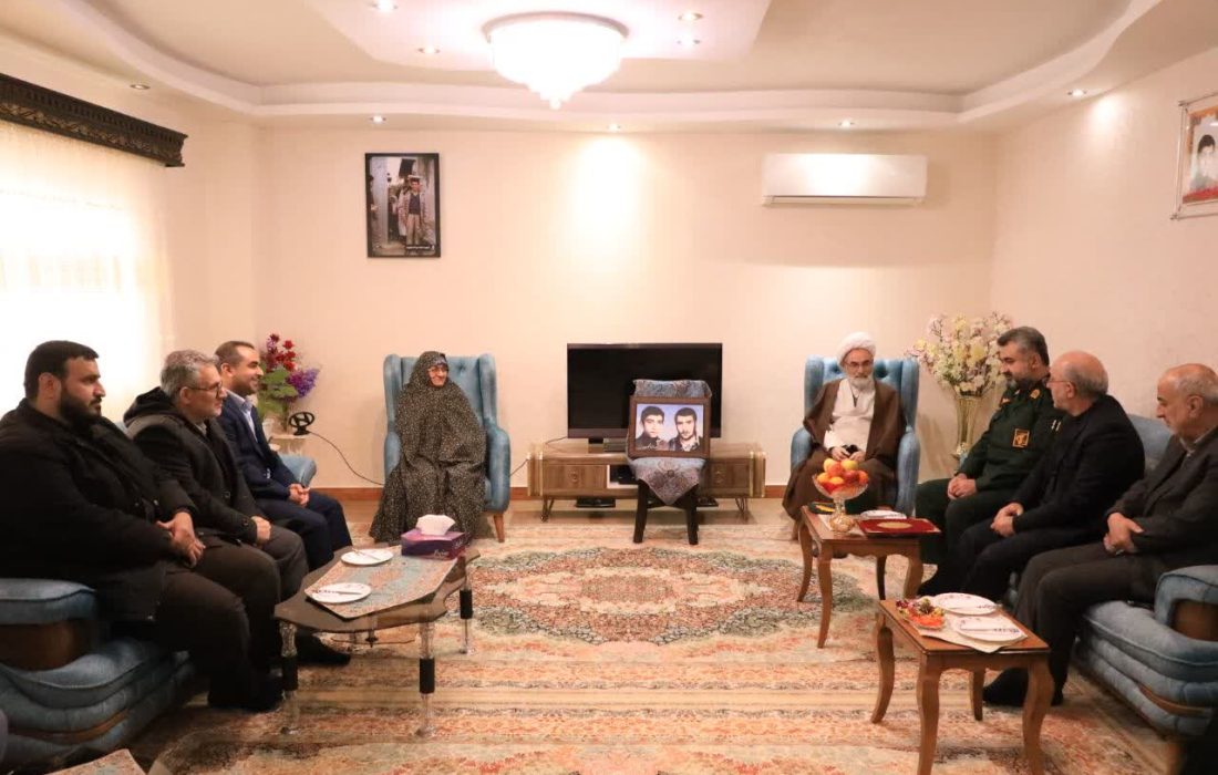 دیدار نماینده ولی فقیه در گیلان با خانواده شهیدان محجوب
