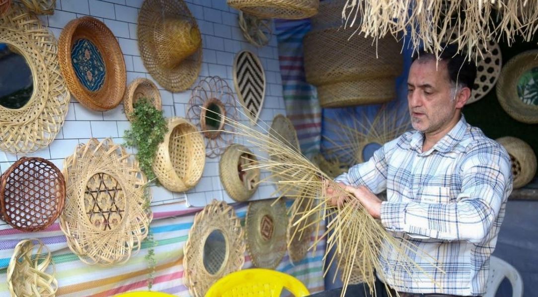 بامبو بافی در لاهیجان؛ هنر هزار رنگ نی خزران در دل چایزارهای گیلان