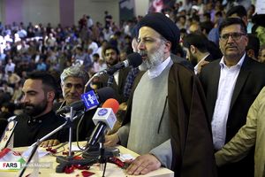 کسی که نقد می‌کند نباید مورد توبیخ قرار بگیرد/ نباید شاهد ورشکسته شدن بیمه‌ها باشیم