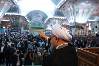 آیا پروژه عبور از روحانی در مرقد امام کلید خورد؟