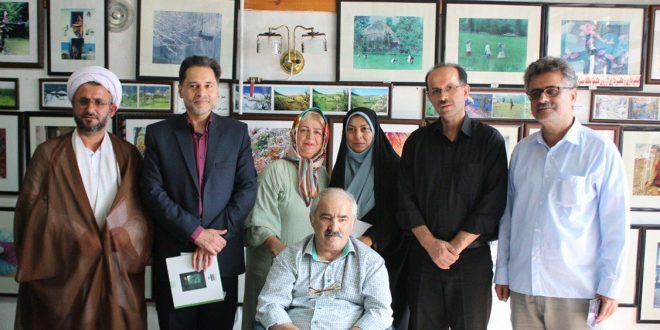 عیادت مدیرکل بهزیستی گیلان از عکاس شهیر گیلانی