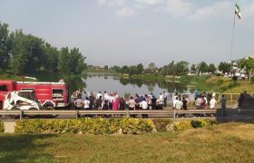 سقوط یک دستگاه خودروی سواری در تالاب عینک رشت