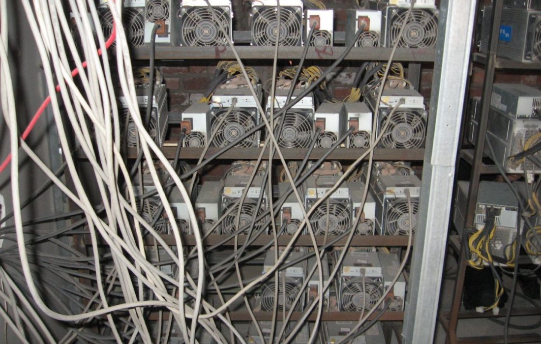 کشف ۲۱۵ دستگاه ماینر از کارگاه بلوک‌زنی در خمام!