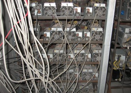 کشف ۲۱۵ دستگاه ماینر از کارگاه بلوک‌زنی در خمام!