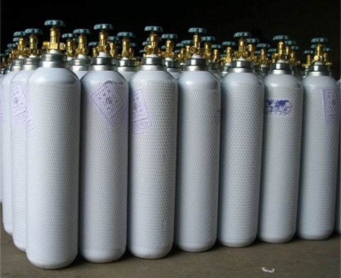 اهدای ۹۳ کپسول اکسیژن به ارزش ۴۳۰ میلیون تومان به بیمارستان‌های گیلان