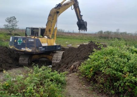 ۲ مسیر دسترسی به مناطق حریق زده تالاب انزلی مسدود شد