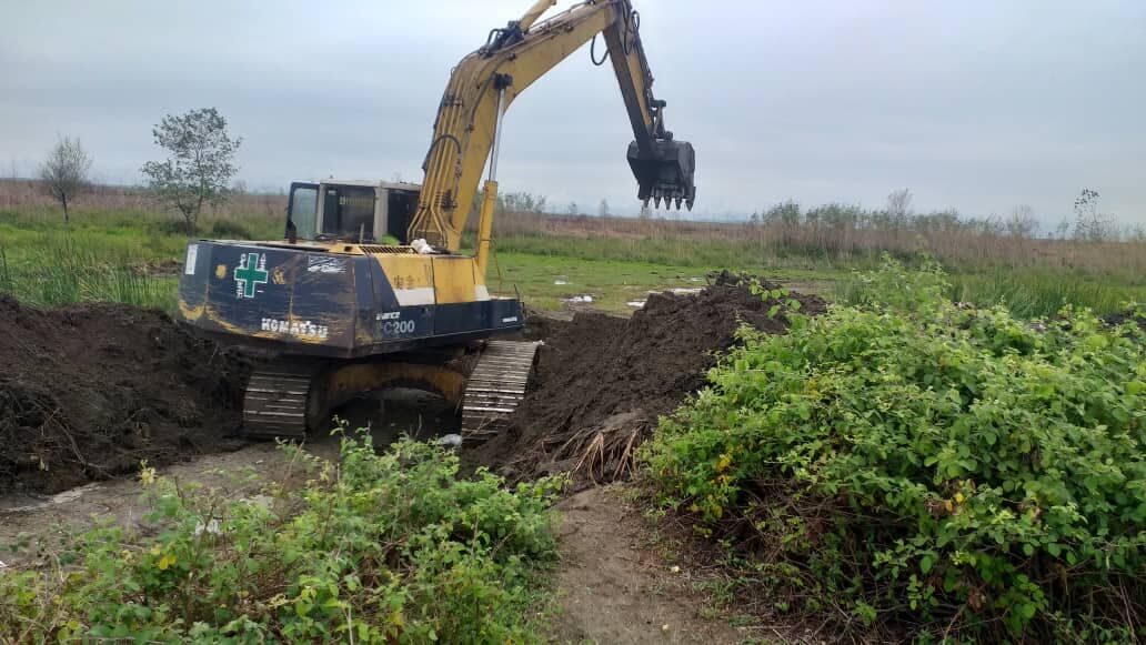 ۲ مسیر دسترسی به مناطق حریق زده تالاب انزلی مسدود شد