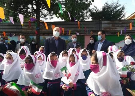 مدرسه و دفاع مقدس دو سنگر مهم برای تضمین آینده کشور است