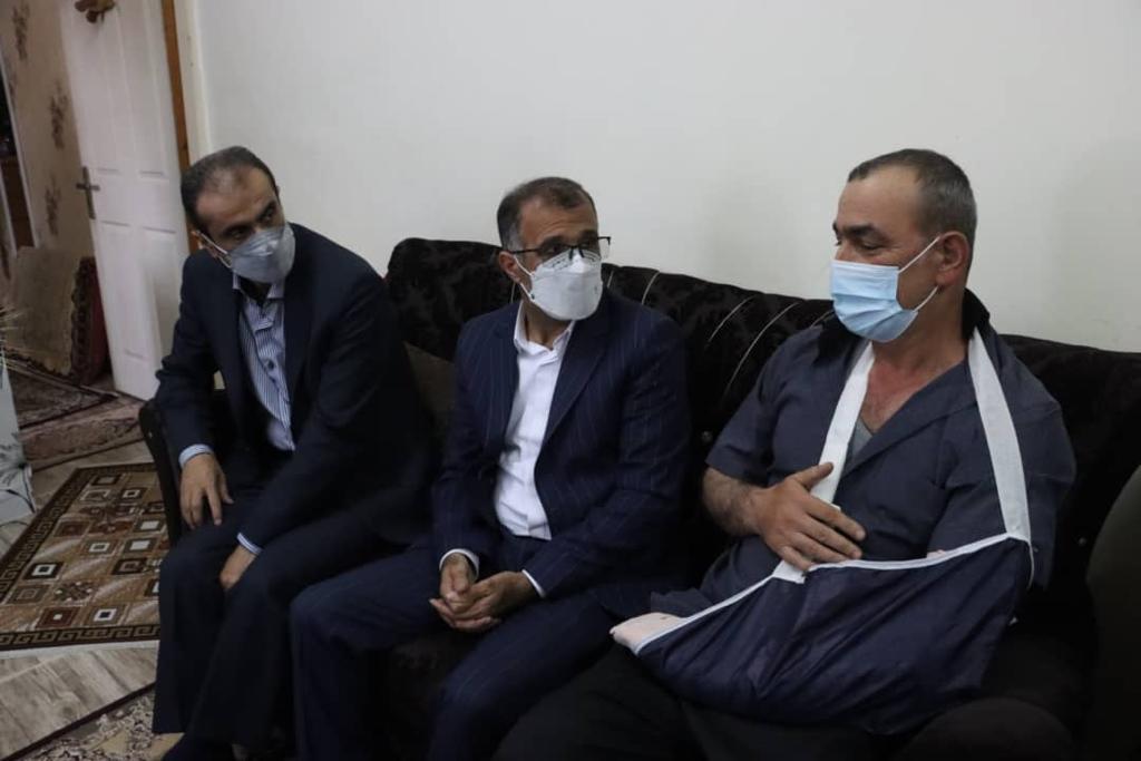 عیادت شهردار و عضو شورای اسلامی رشت از پاکبان آسیب دیده