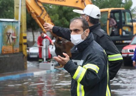 بازدید میدانی شهردار رشت از روند رفع آبگرفتگی معابر