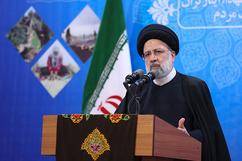 وظیفه همه دستگاههای دولتی و حکومتی گرهگشایی از مشکلات مردم است