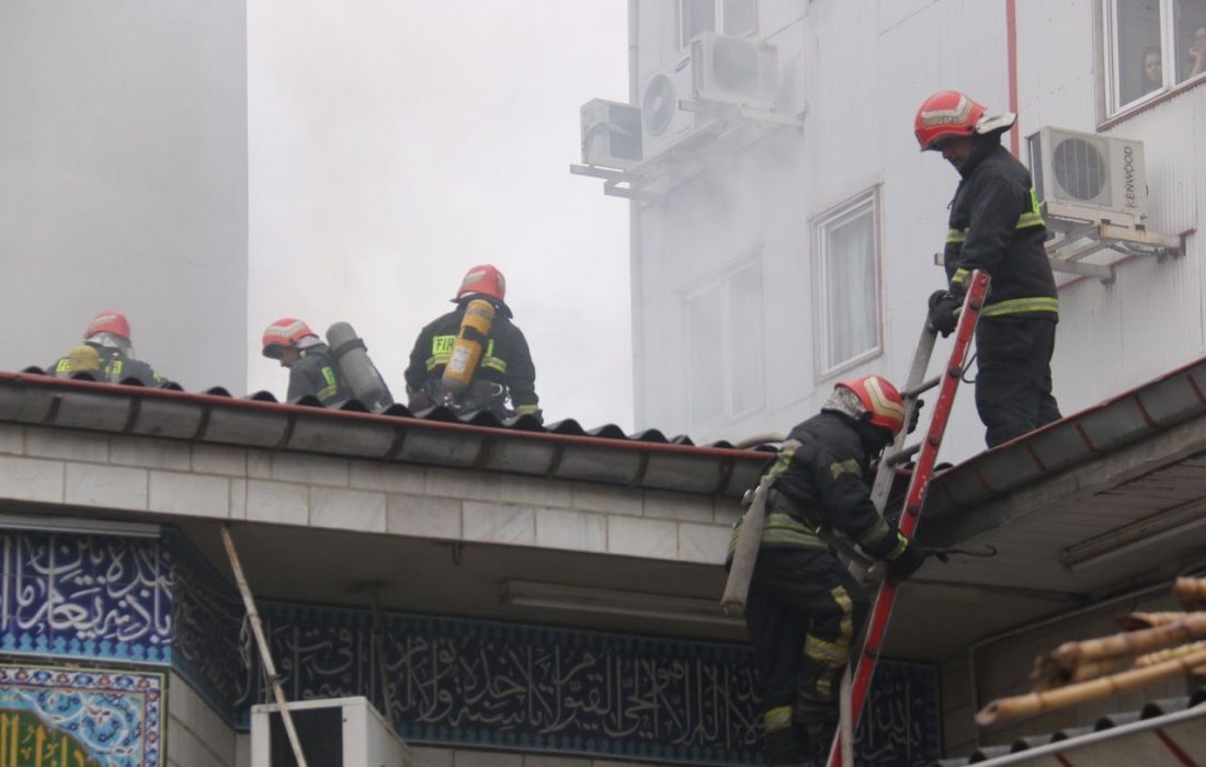 آتش سوزی پشت بام مسجد فاطمیه در رشت