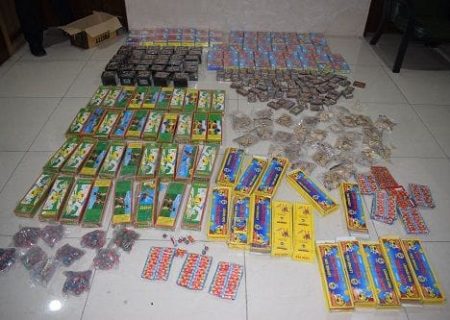 بیش از ۱۰ هزار عدد مواد محترقه غیرمجاز در توقیف پلیس