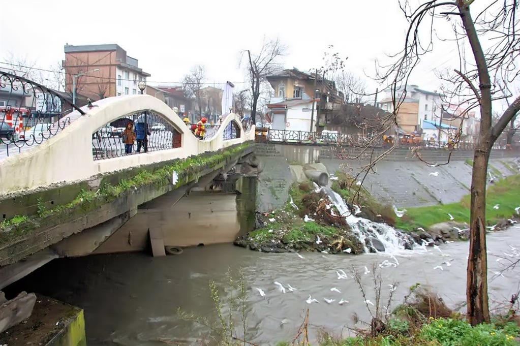 تنها معضل اساسی رودخانه‌های شهر رشت، لایروبی نیست