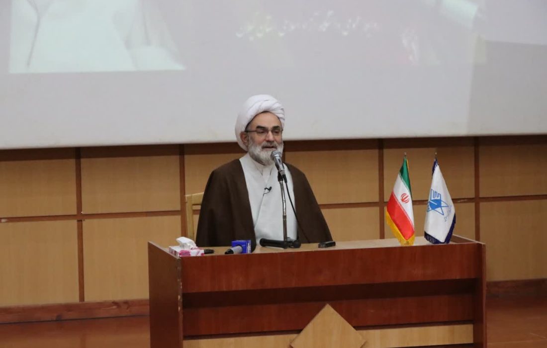 تجلیل از ۲۱۱ دانشجویان نمونه دانشگاه آزاد اسلامی گیلان در رشت