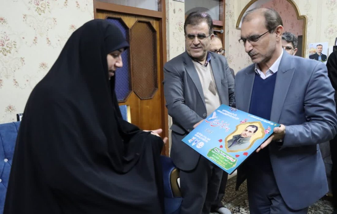 اهداء مدرک تحصیلی دانشجوی شهید مدافع امنیت به خانواده شهید یوسفی