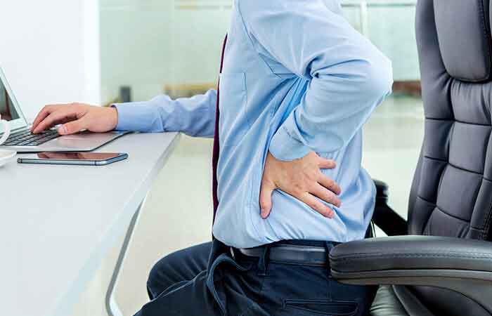 خطرات نشستن طولانی مدت: چگونه کار با کامپیوتر سلامت ما را تهدید می‌کند؟