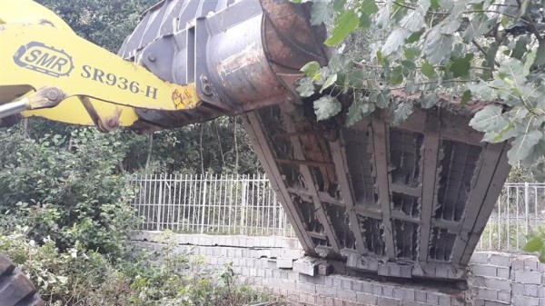 تخریب ۲ دهنه پل غیرمجاز در اراضی استملاکی کانالی در منطقه کلده پایین