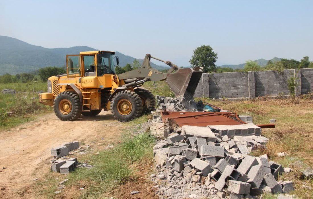 ۱۲۸ بنای غیرمجاز در اراضی زراعی گیلان قلع و قمع شد