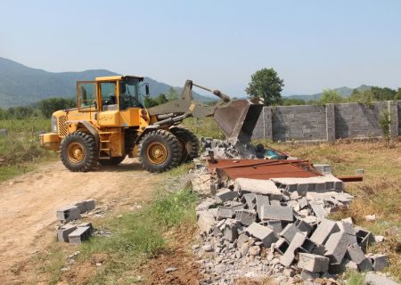 ۱۲۸ بنای غیرمجاز در اراضی زراعی گیلان قلع و قمع شد