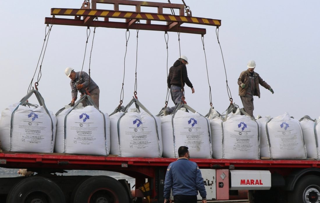 آغاز صادرات سیمان خزر به روسیه؛ نقطه عطفی در توسعه تجارت بین‌المللی گیلان