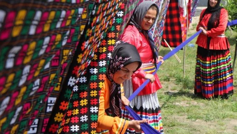 چادرشب‌بافی گیلانی؛ هنر کهن زنان سرزمین باران و رنگ