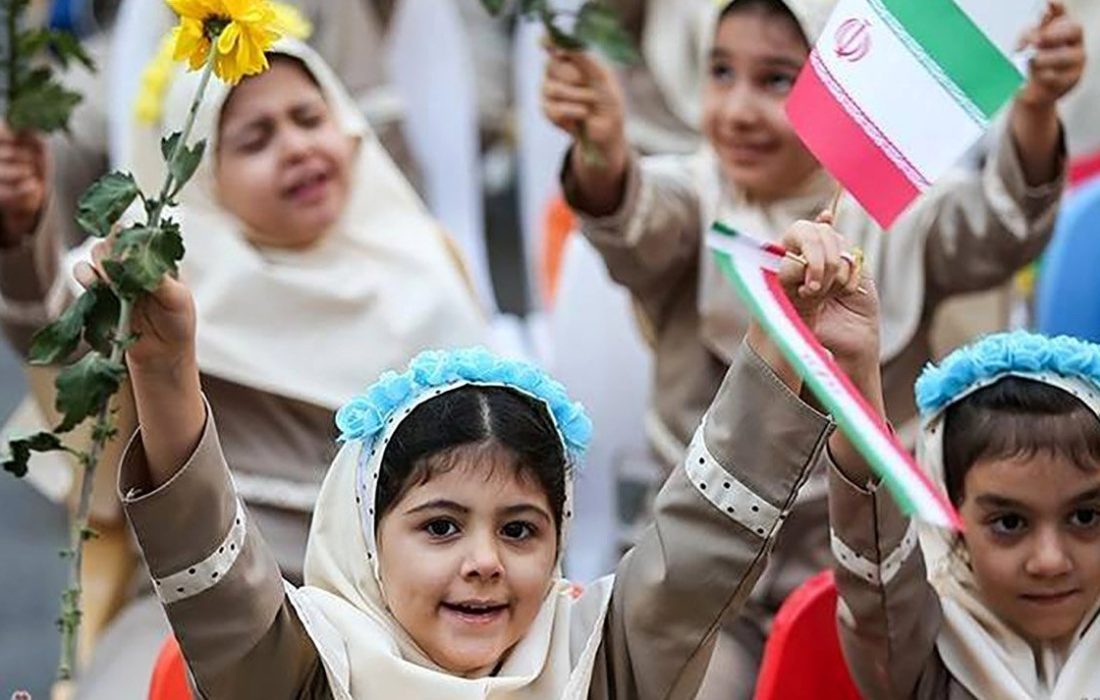 مهر دلانگیز در گیلان؛ زنگ آغاز سال تحصیلی و شکوفههای دانایی