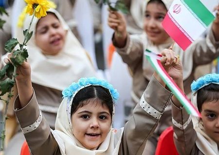 مهر دل‌انگیز در گیلان؛ زنگ آغاز سال تحصیلی و شکوفه‌های دانایی