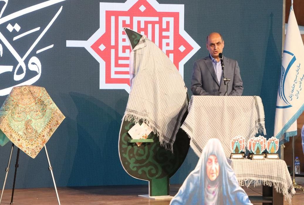 به برکت خون شهدا حتی یک وجب از خاک ایران به دشمن واگذار نشد