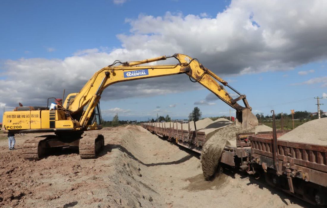 جذب بار جدید شن و ماسه و آغاز عملیات بارگیری به میزان سالانه ۲۵۰ هزار تن از مبداء ایستگاه زیاران استان قزوین به مقصد ایستگاه رشت