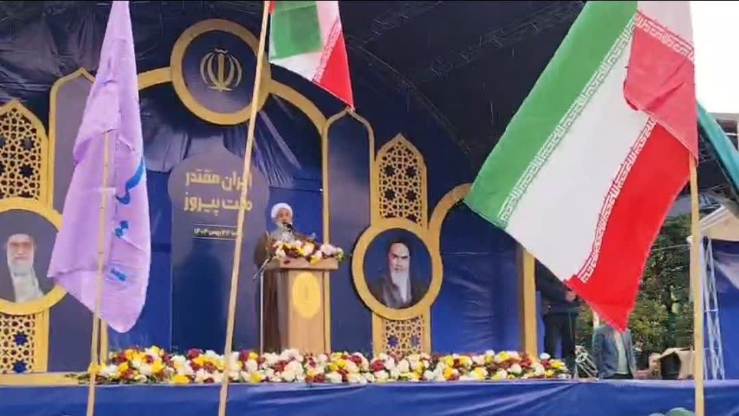 ایستادگی ملت عاشورایی تمامی نقشههای دشمن را ناکام کرد