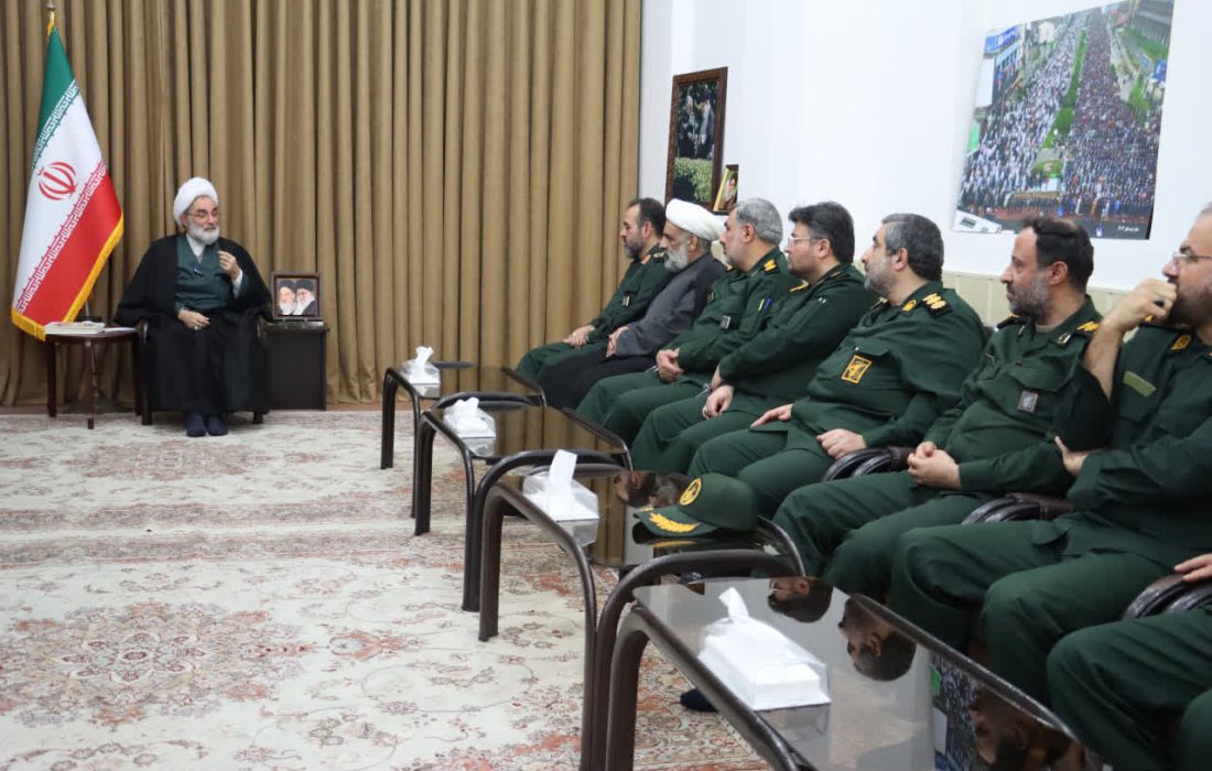 بیعت با مقام معظم رهبری و وحدت ملت ایران در برابر دشمنان ضروری است