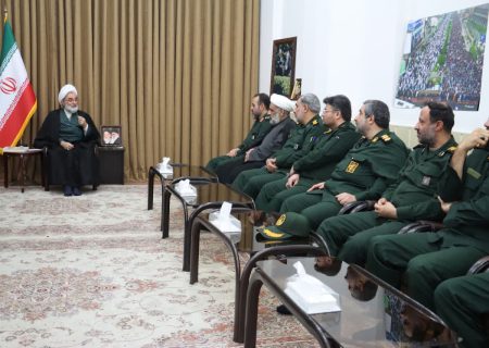 بیعت با مقام معظم رهبری و وحدت ملت ایران در برابر دشمنان ضروری است
